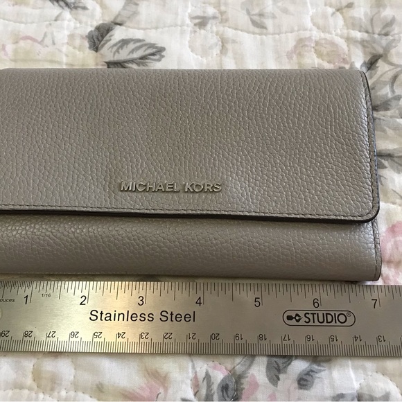 Michael Korrs Wallet - Picture 5 of 7